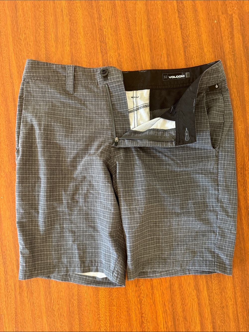 Volcom Men's Gray Micro-Plaid Flat Front Shorts